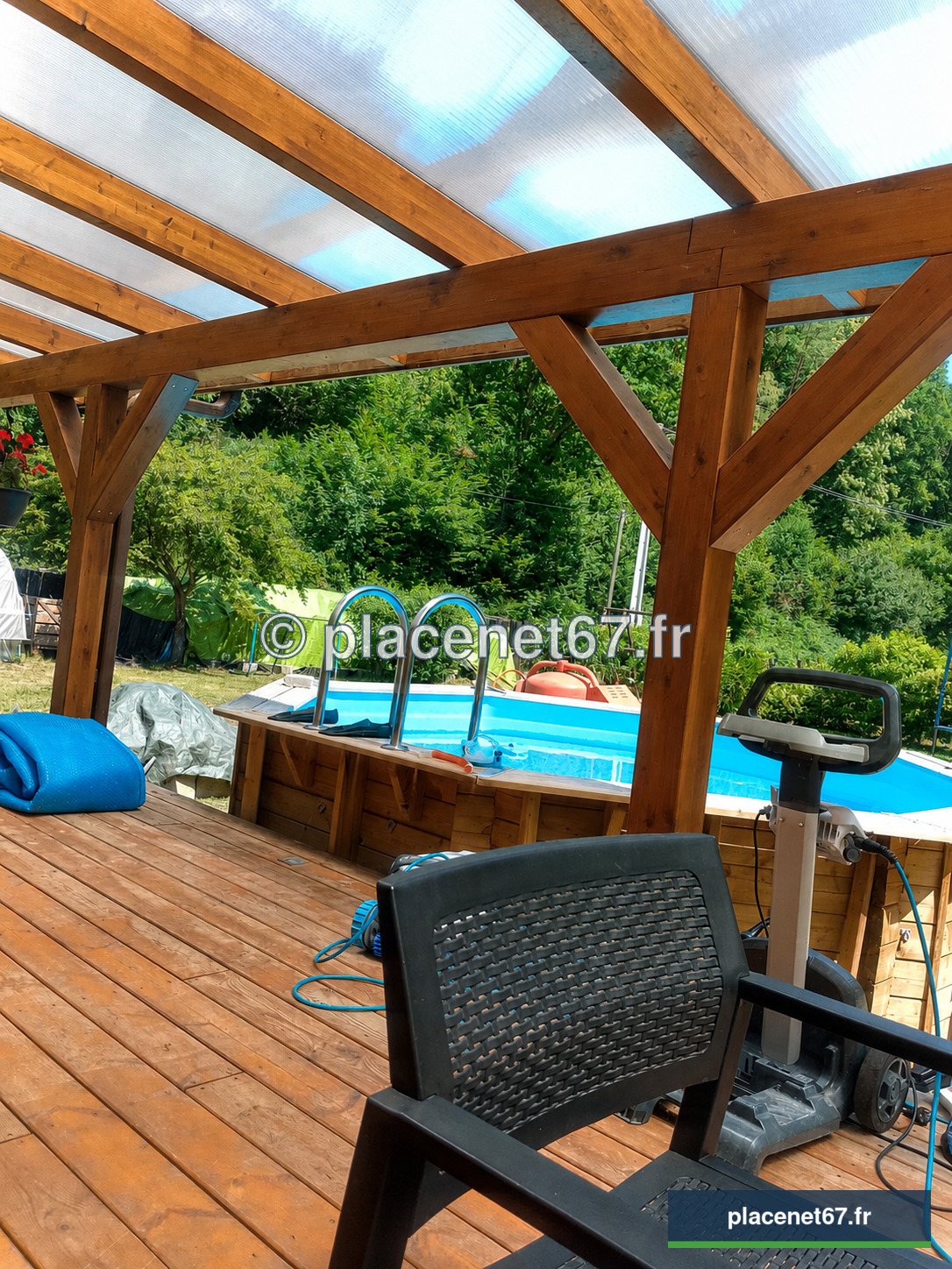 Terrasse avant la création du brise-vue et des bacs à fleurs