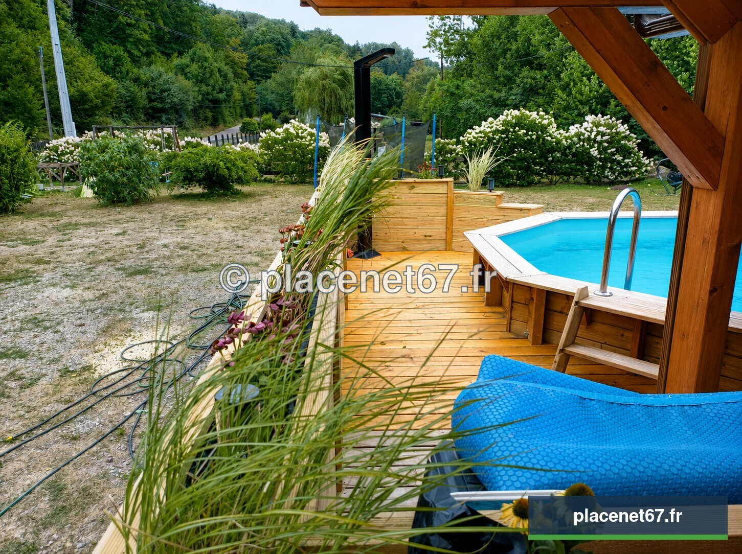 Brise-vue en bois réalisé sur mesure autour de la terrasse