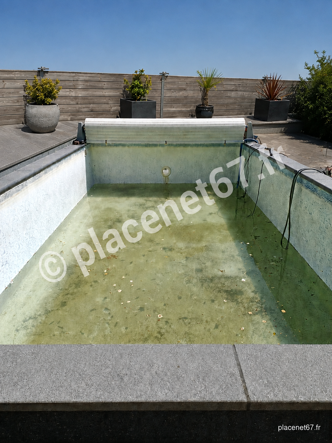 Sortie d’hivernage d’une piscine avant son nettoyage par Placenet67